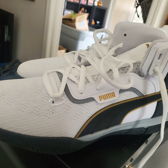 Puma Legacy basketball sneaks! - Picture 3 of 7